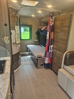 2020 THOR MOTOR COACH TIBURON photo 6