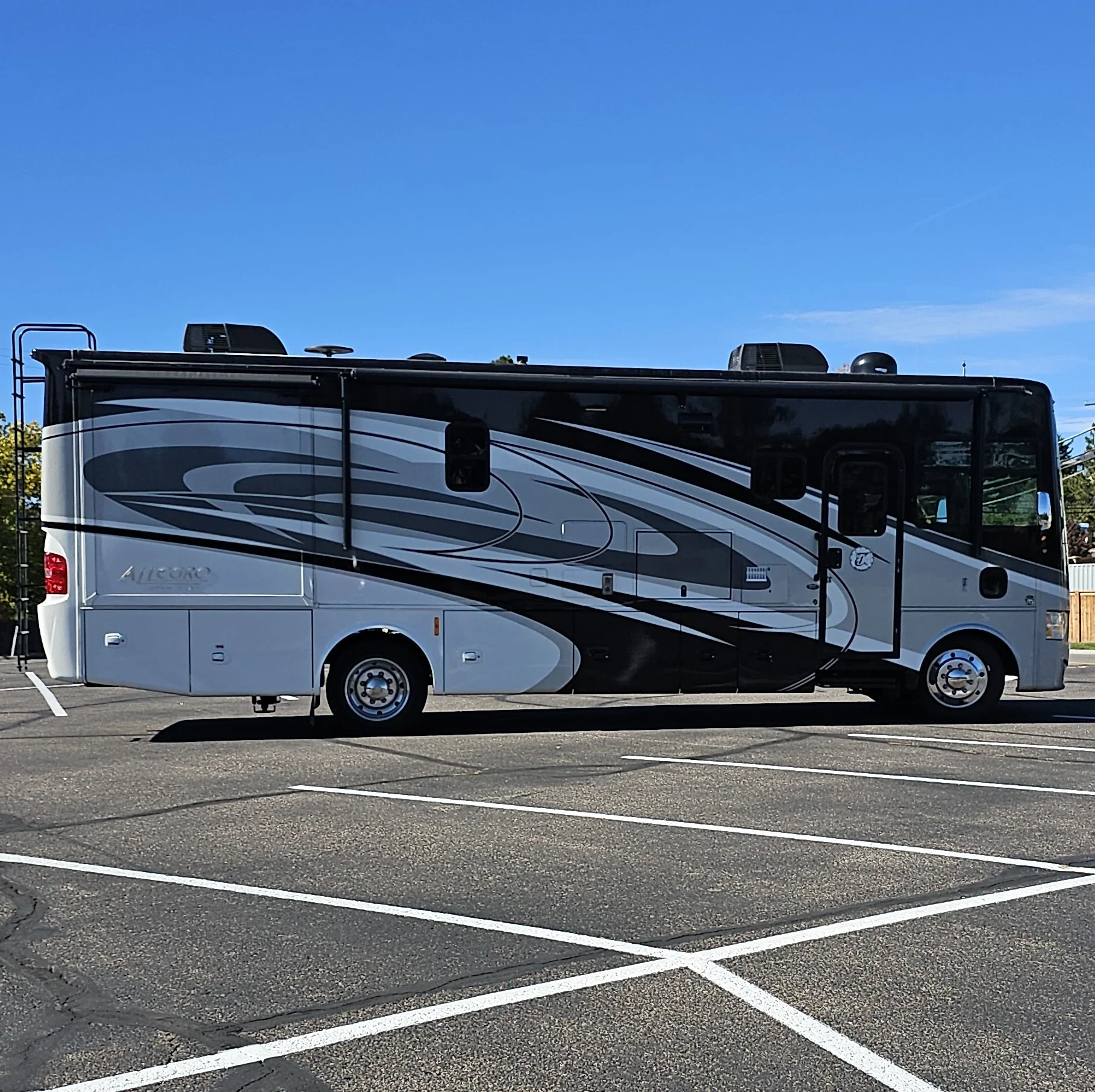 2016 TIFFIN MOTORHOMES ALLEGRO exterior