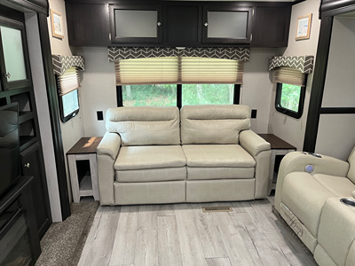 2019 VENTURE RV SPORTTREK TOURING photo 5