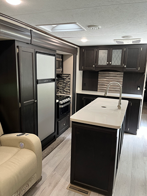 2019 VENTURE RV SPORTTREK TOURING photo 6