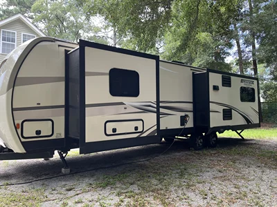 2019 VENTURE RV SPORTTREK TOURING photo 3