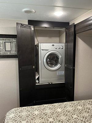 2019 VENTURE RV SPORTTREK TOURING photo 10