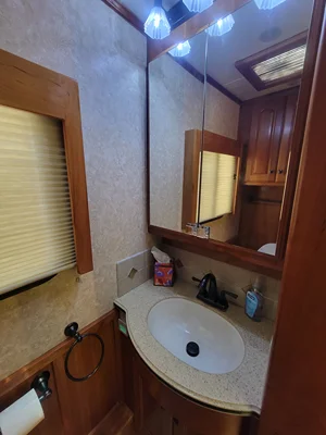 2005 COUNTRY COACH ALLURE 470 photo 42