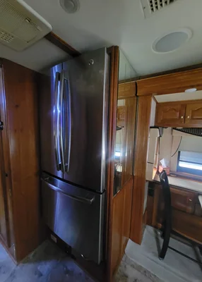 2005 COUNTRY COACH ALLURE 470 photo 30