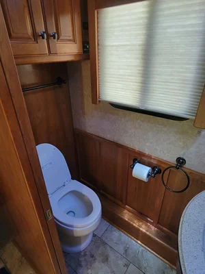 2005 COUNTRY COACH ALLURE 470 photo 41