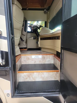 2005 COUNTRY COACH ALLURE 470 photo 24