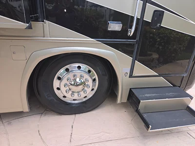 2005 COUNTRY COACH ALLURE 470 photo 5
