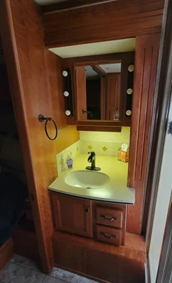 2005 COUNTRY COACH ALLURE 470 photo 39