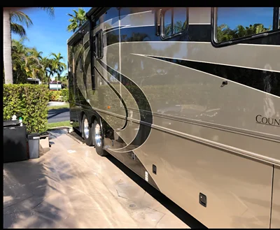 2005 COUNTRY COACH ALLURE 470 photo 10