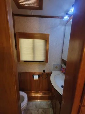 2005 COUNTRY COACH ALLURE 470 photo 43