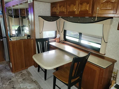 2005 COUNTRY COACH ALLURE 470 photo 32