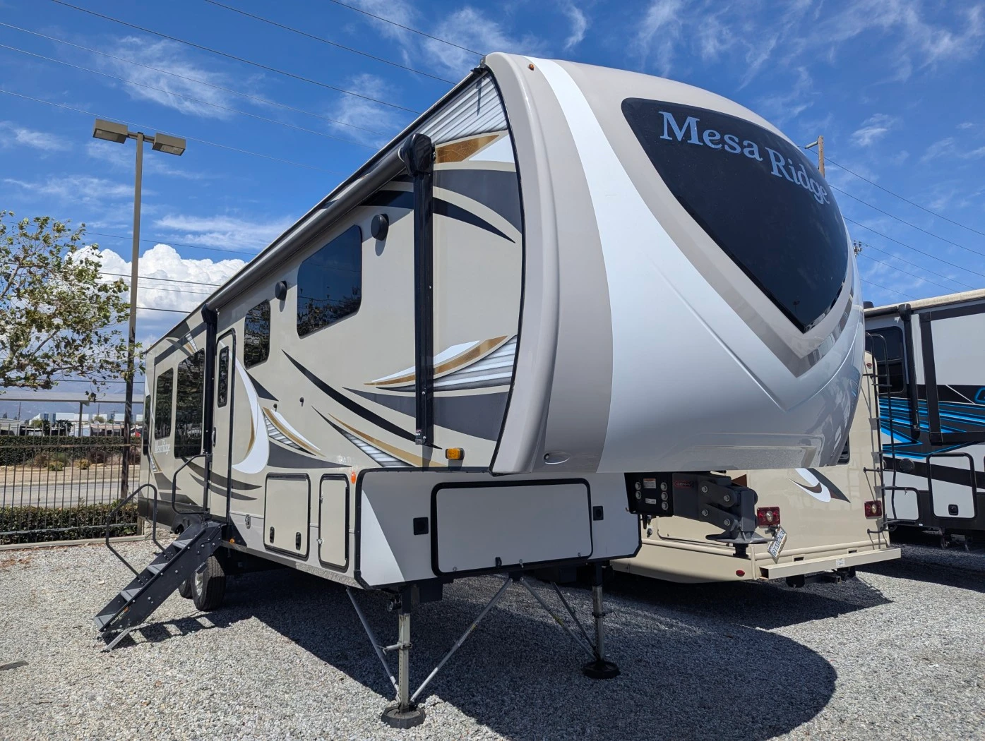 2022 Highland Ridge Mesa Ridge exterior
