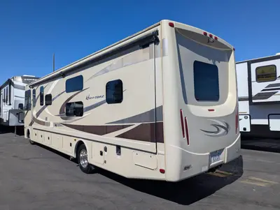 2016 Thor Motor Coach Hurricane photo 4