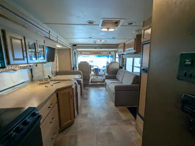 2016 Thor Motor Coach Hurricane photo 33