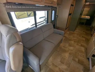 2016 Thor Motor Coach Hurricane photo 14