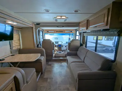 2016 Thor Motor Coach Hurricane photo 34