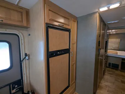 2016 Thor Motor Coach Hurricane photo 17