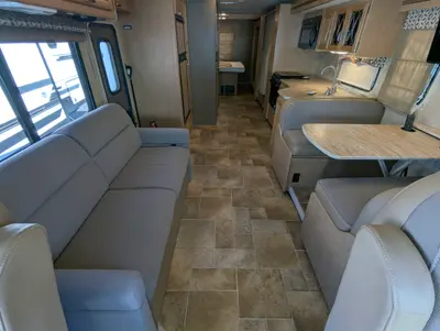 2016 Thor Motor Coach Hurricane photo 13