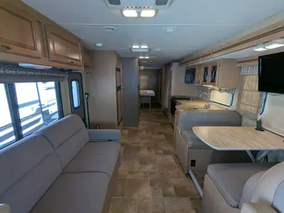 2016 Thor Motor Coach Hurricane photo 12