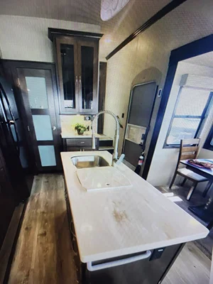 2019 FOREST RIVER CEDAR CREEK SILVERBACK photo 3