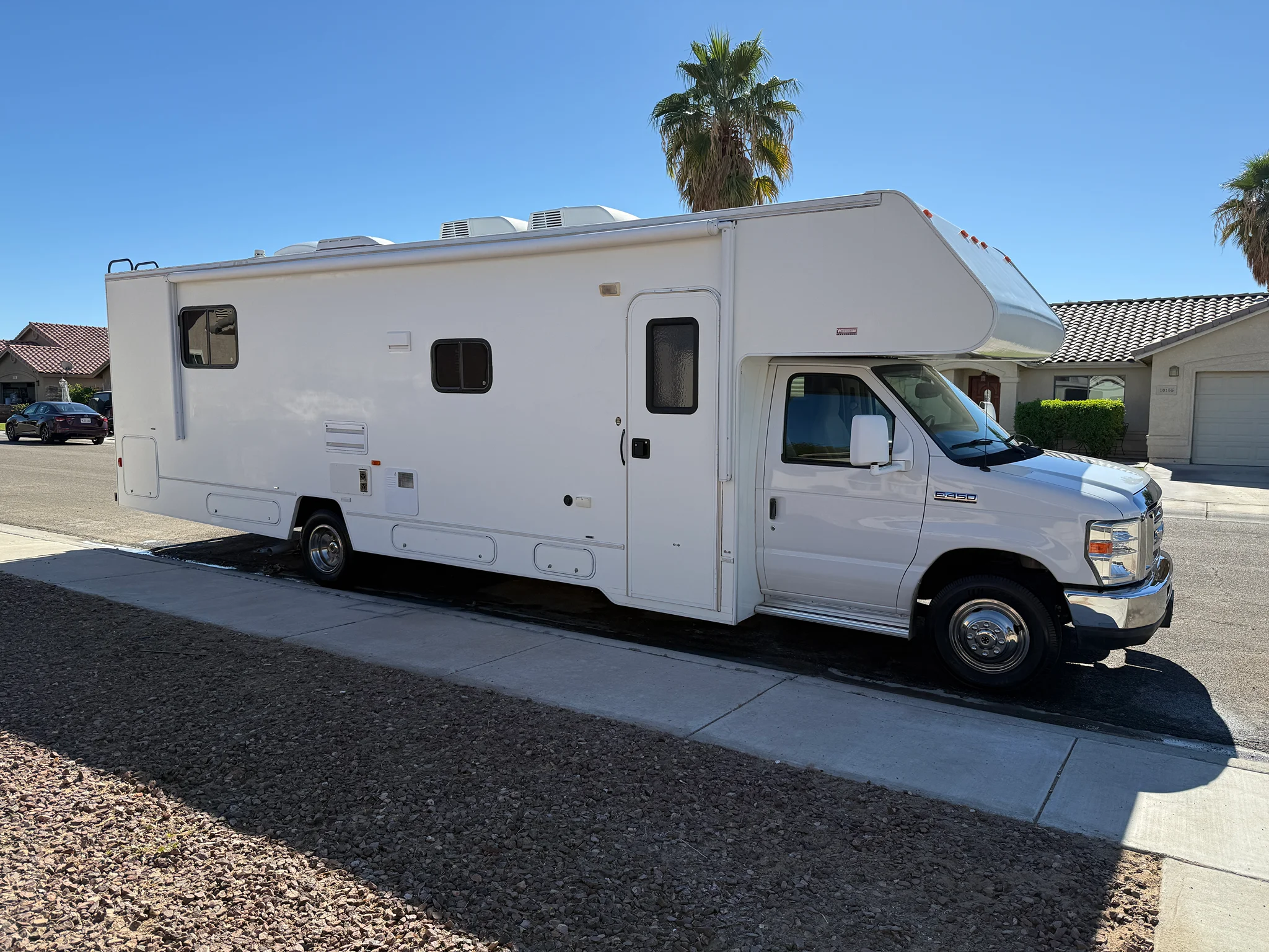 2014 WINNEBAGO MINNIE WINNIE exterior