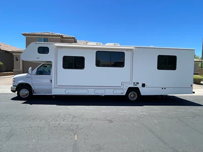 2014 WINNEBAGO MINNIE WINNIE photo 2