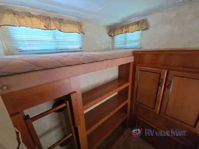 2012 Coachmen Freedom Express photo 26