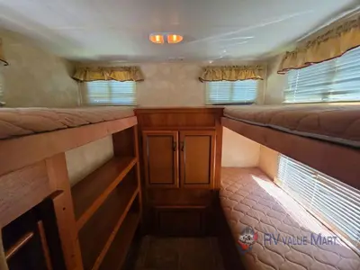 2012 Coachmen Freedom Express photo 21