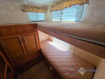 2012 Coachmen Freedom Express photo 27