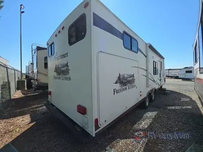 2012 Coachmen Freedom Express photo 4