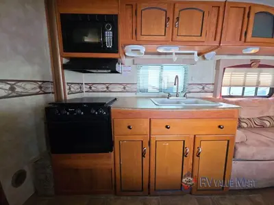 2012 Coachmen Freedom Express photo 11