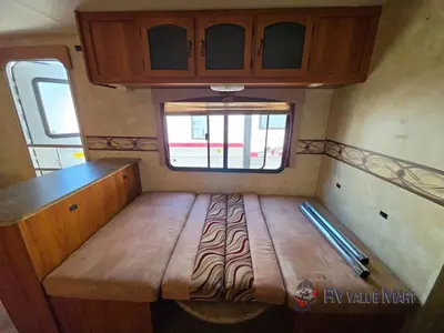 2012 Coachmen Freedom Express photo 10