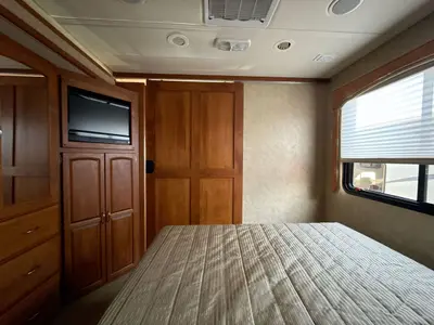 2008 Monaco Monarch photo 42