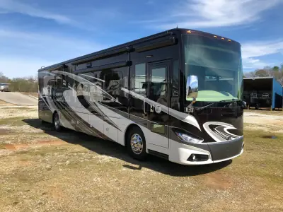 2016 TIFFIN MOTORHOMES PHAETON photo 2