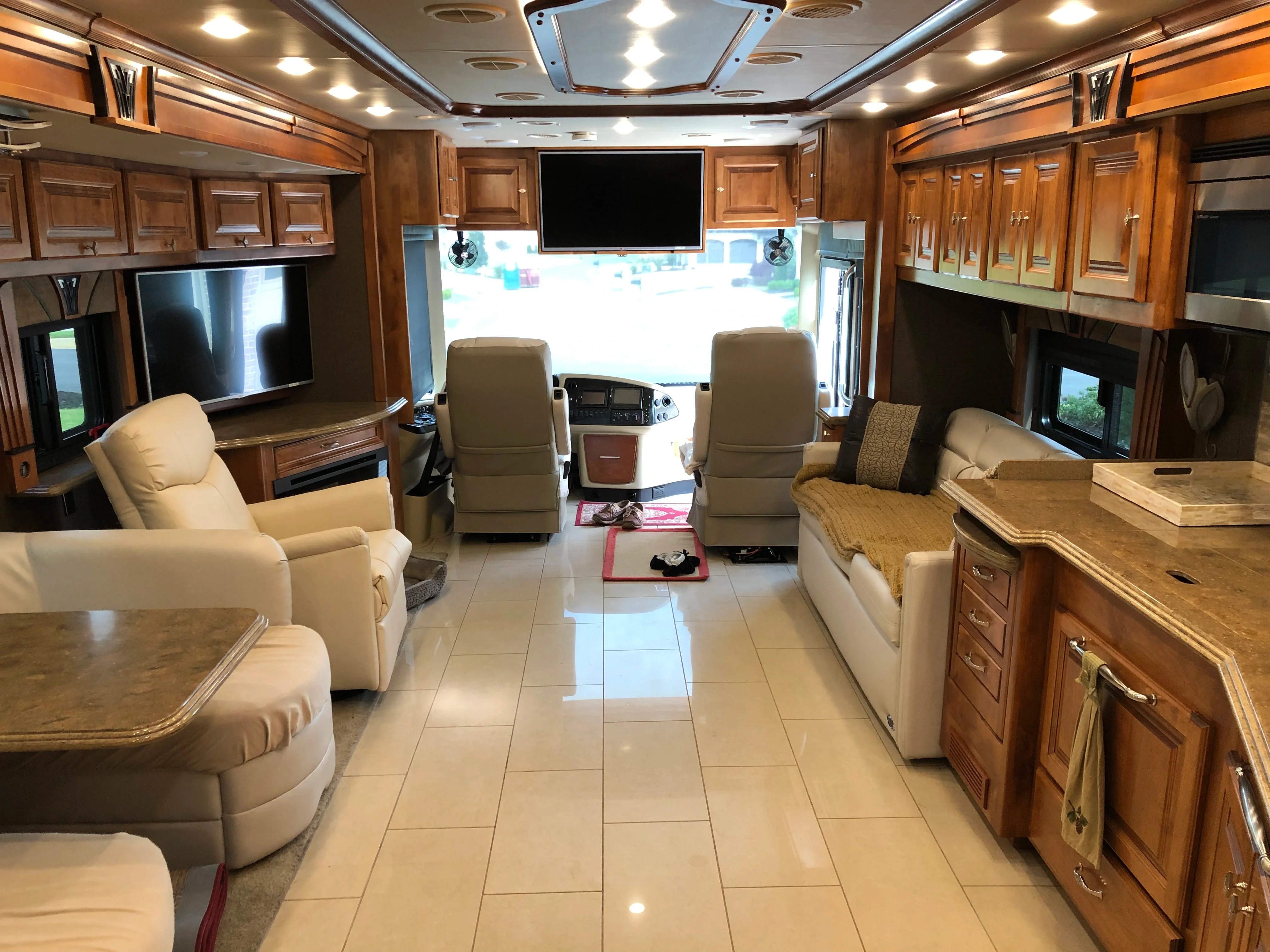 2016 TIFFIN MOTORHOMES PHAETON exterior