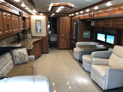 2016 TIFFIN MOTORHOMES PHAETON photo 3