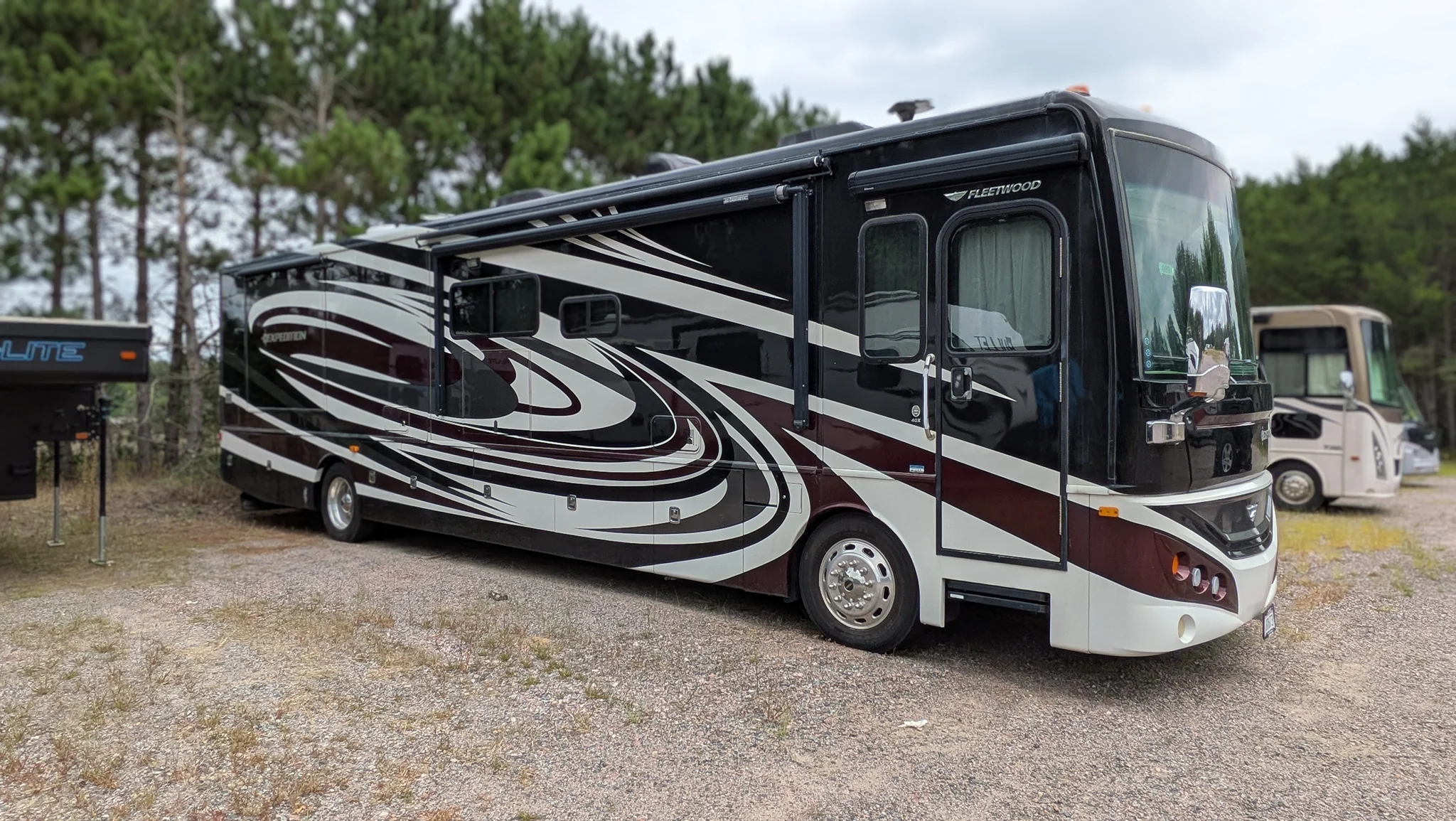 2013 FLEETWOOD EXPEDITION® exterior
