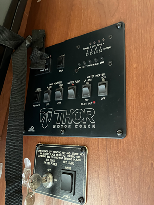 2016 THOR MOTOR COACH AXIS photo 6