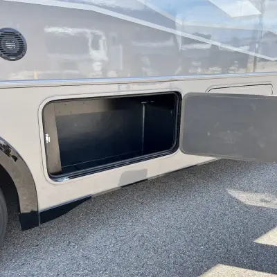 2025 Winnebago Sunstar photo 4
