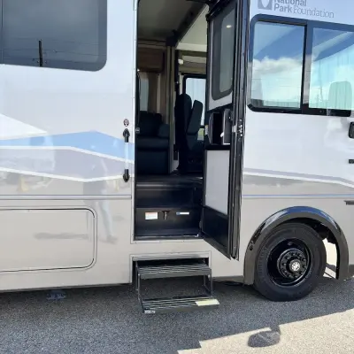 2025 Winnebago Sunstar photo 32