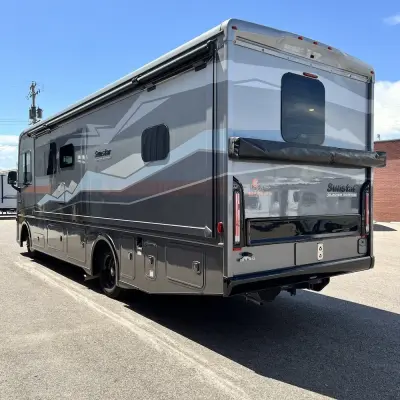 2025 Winnebago Sunstar photo 17