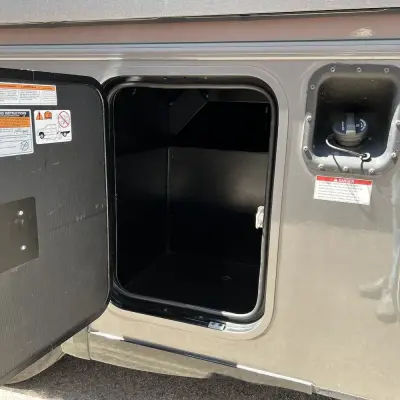 2025 Winnebago Sunstar photo 23