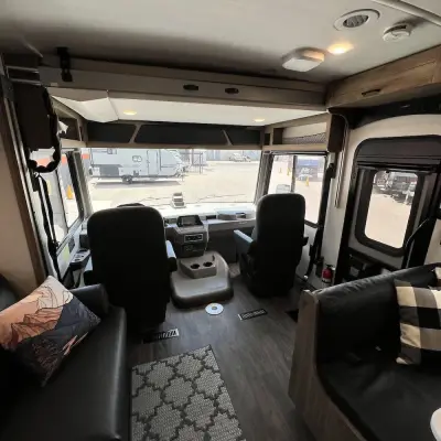 2025 Winnebago Sunstar photo 34