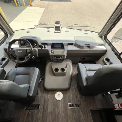 2025 Winnebago Sunstar photo 35