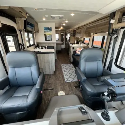 2025 Winnebago Sunstar photo 38
