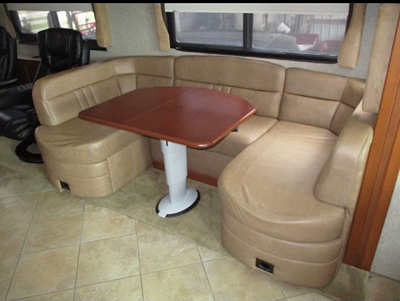 2010 FLEETWOOD DISCOVERY photo 3