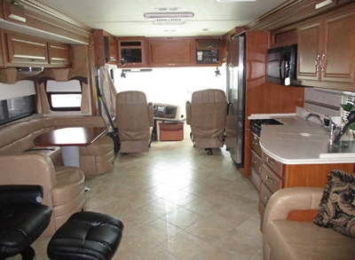 2010 FLEETWOOD DISCOVERY photo 2