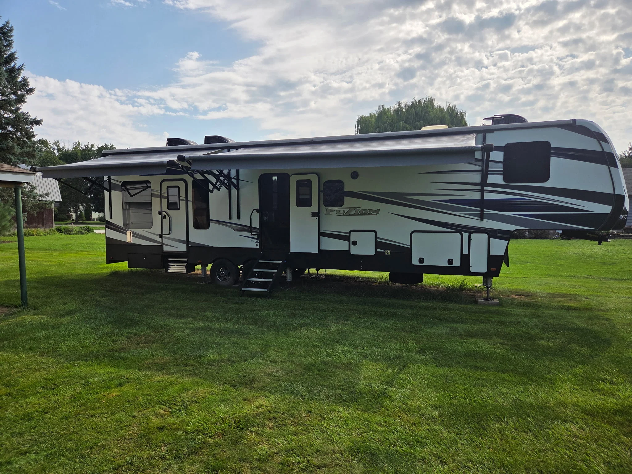 2019 KEYSTONE FUZION exterior