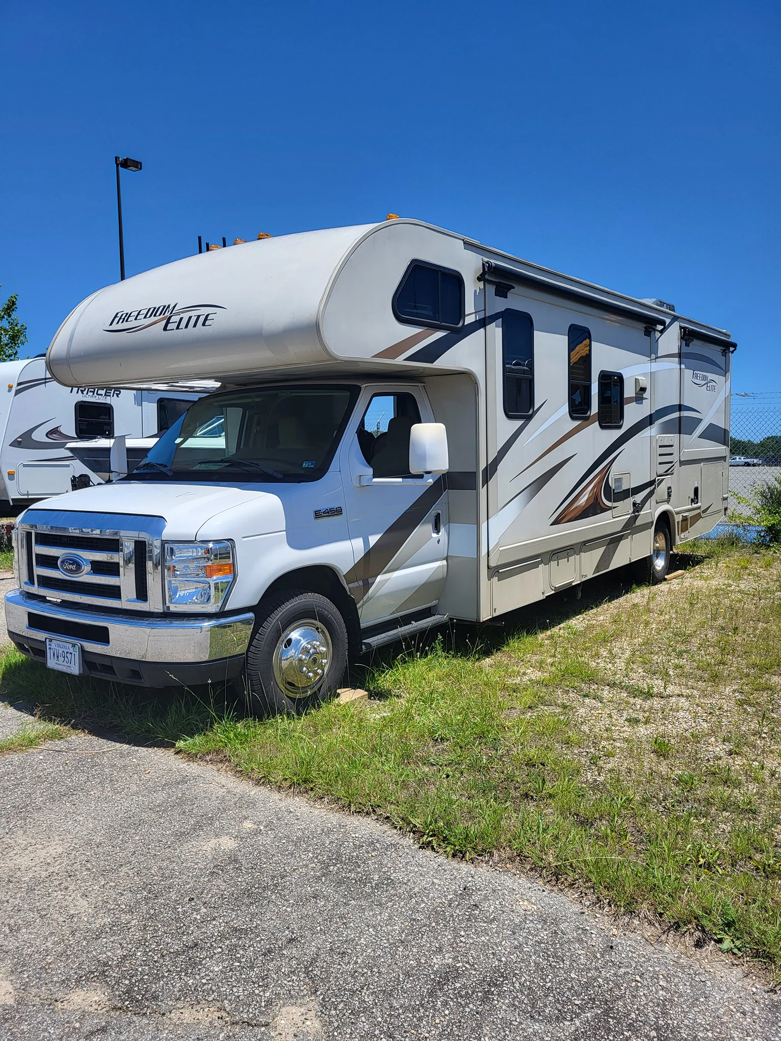 2017 THOR MOTOR COACH FREEDOM ELITE exterior
