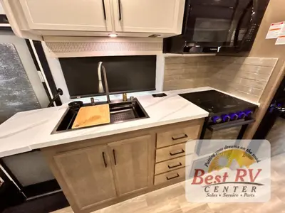 2027 Forest River Georgetown 5 Series photo 31